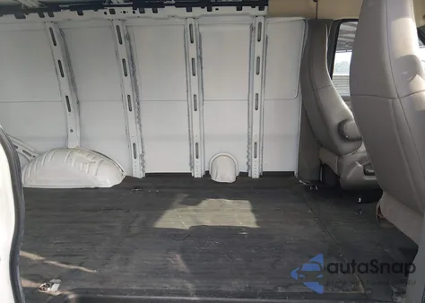 2016 Chevrolet Express 2500 Work Van z USA, uszkodzony, nr VIN 1GCWGAFFXG1239471